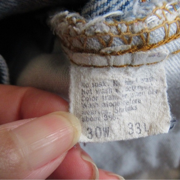 Levis Womens Fringe Denim Shorts 30 DIY Light Wash Side Slits Cutoffs Boho - Picture 9 of 9